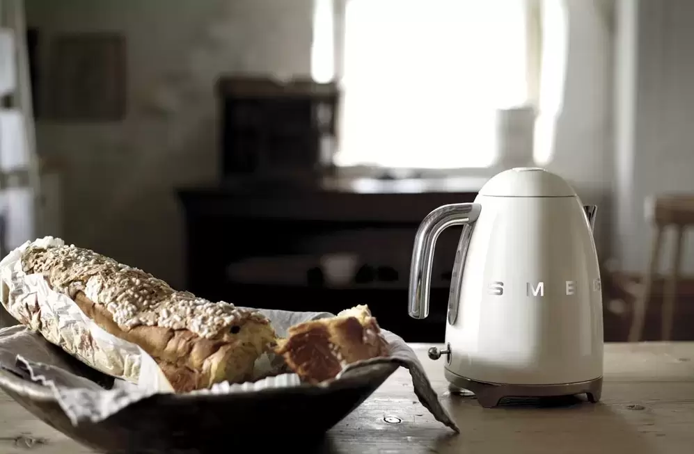 Чайник Smeg KLF01WHEU