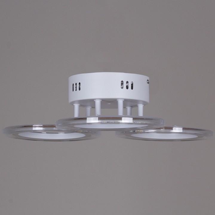 Потолочная люстра Reluce 09812 09812-3.3-03A WH
