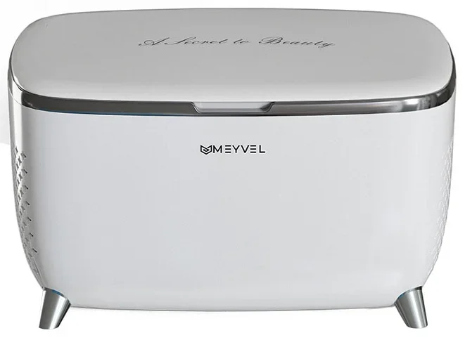 Холодильник для косметики и напитков Meyvel MB-06C3W