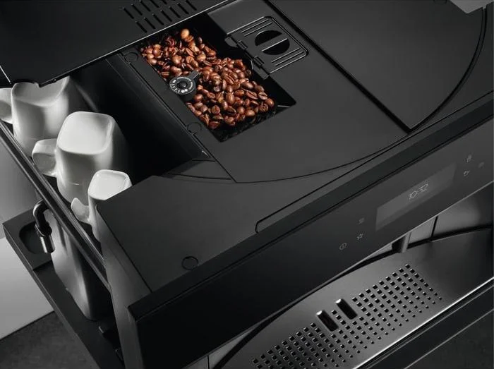Встраиваемая кофемашина AEG KKB894500B