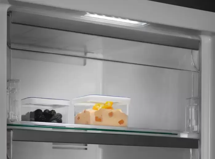 Морозильная камера Electrolux RUT7ME28X2