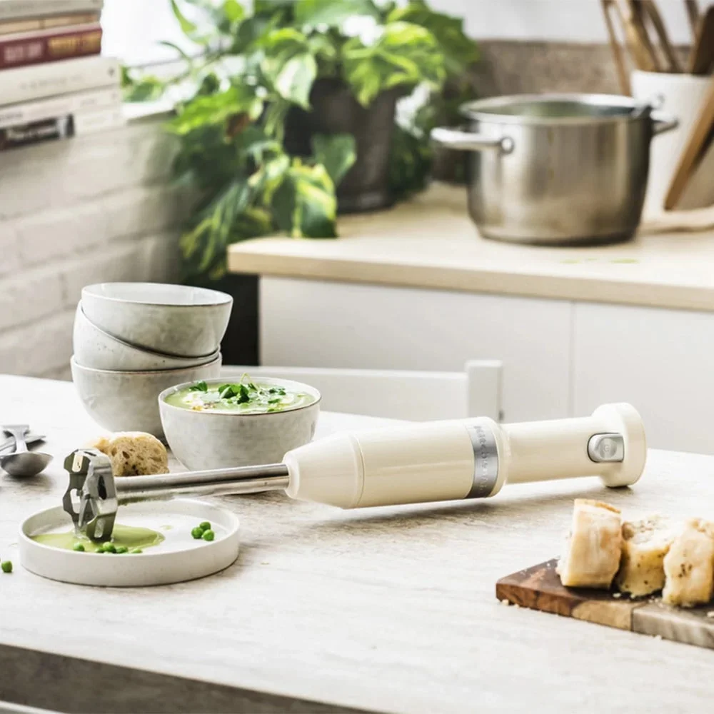 Погружной блендер беспроводной KitchenAid 5KHBBV53EAC кремовый
