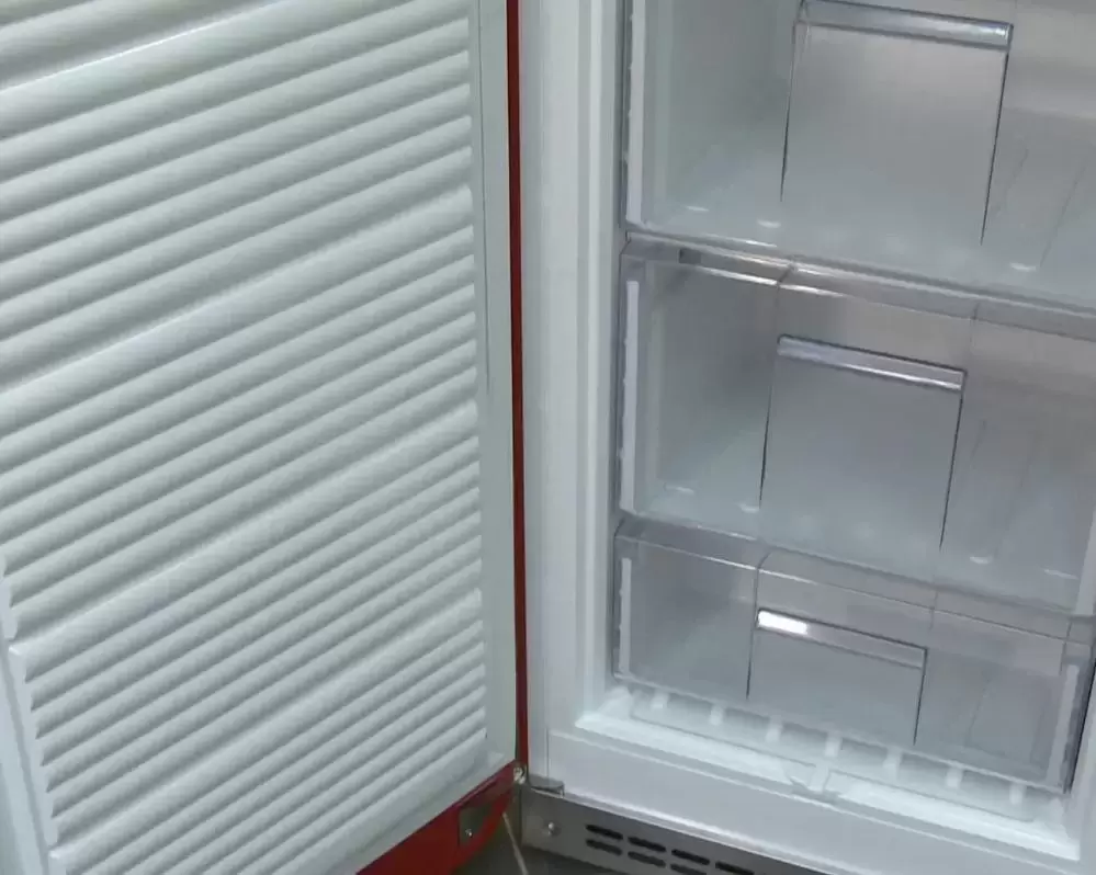 Холодильник Smeg CVB20LR