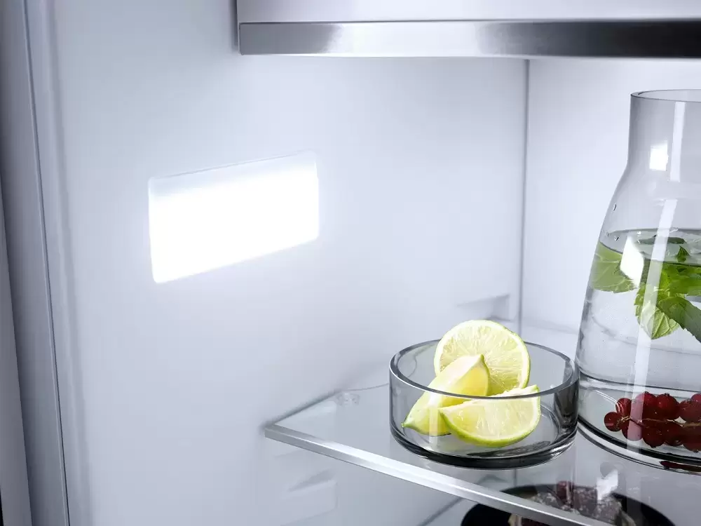 Встраиваемый холодильник Miele K 7733 E