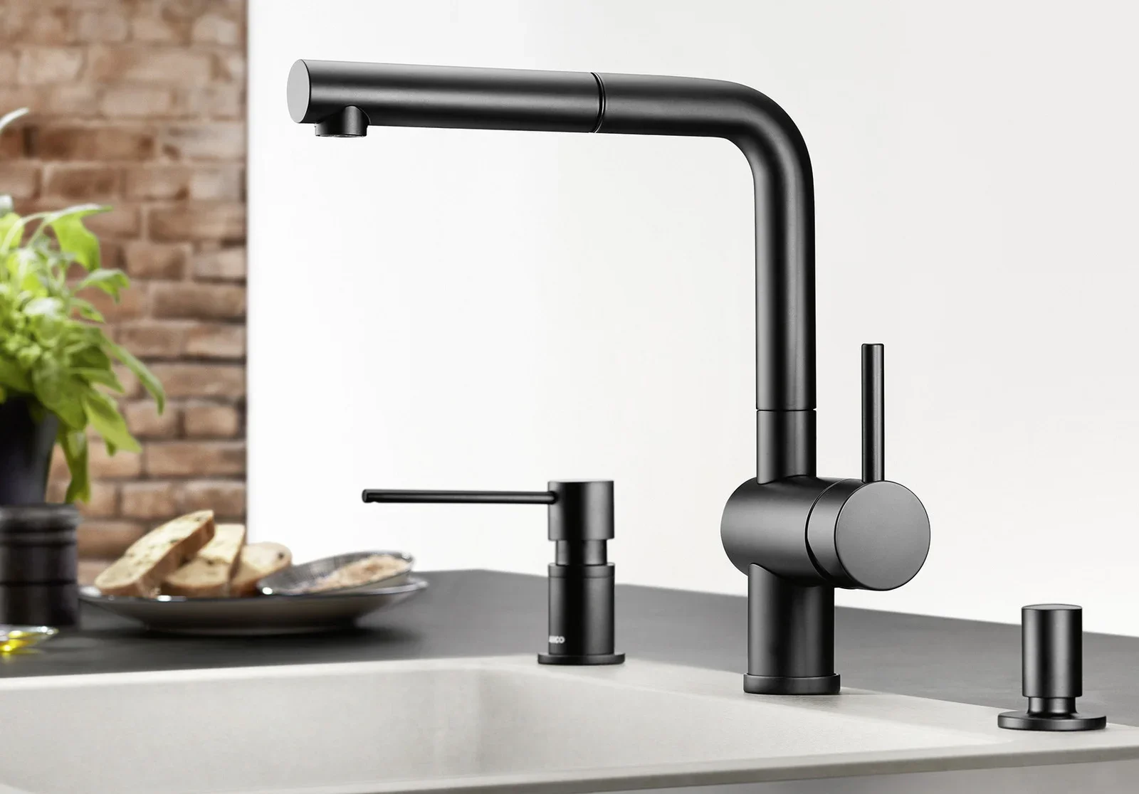 Смеситель Blanco LINUS-S 525807 Silgranit матовый черный