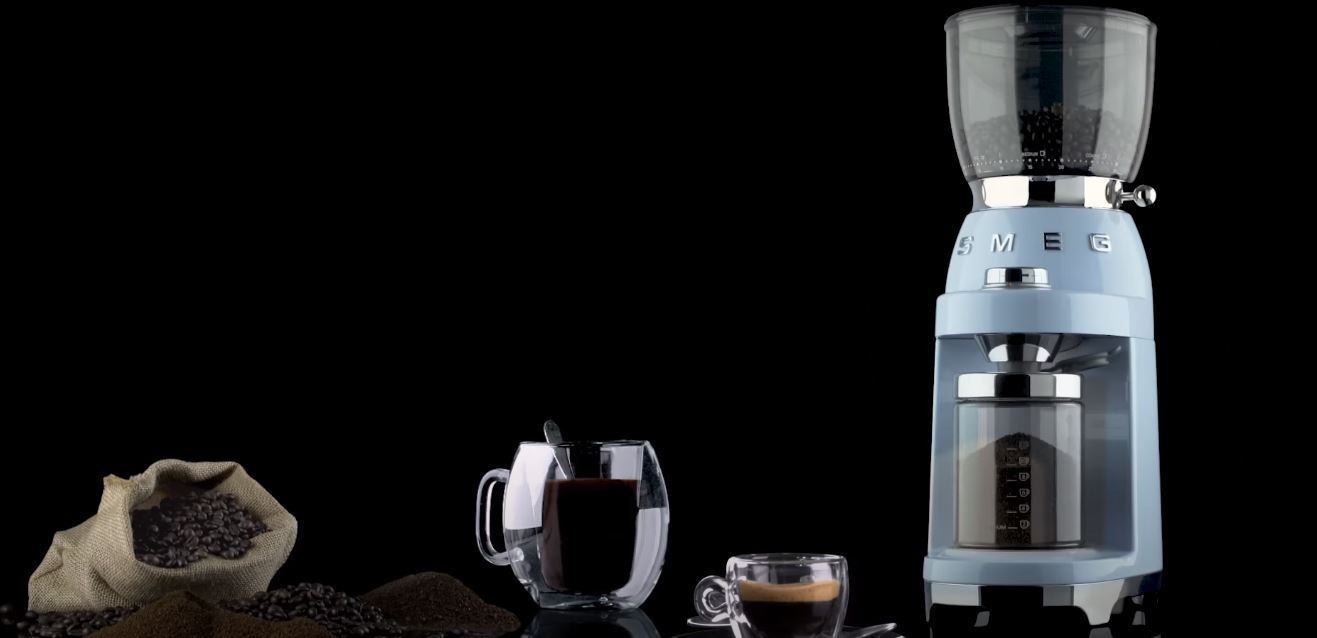 Кофемолка Smeg CGF01RDEU