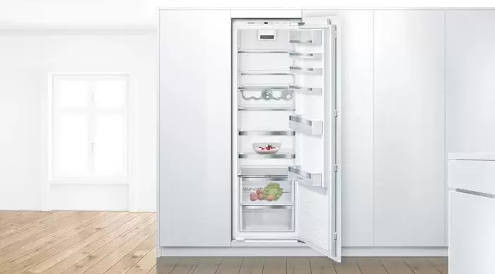 Встраиваемый однокамерный холодильник Bosch KIR 81 AFE0