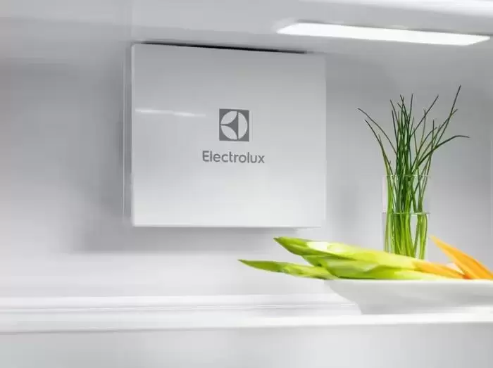 Встраиваемый холодильник Electrolux LNG7TE18S