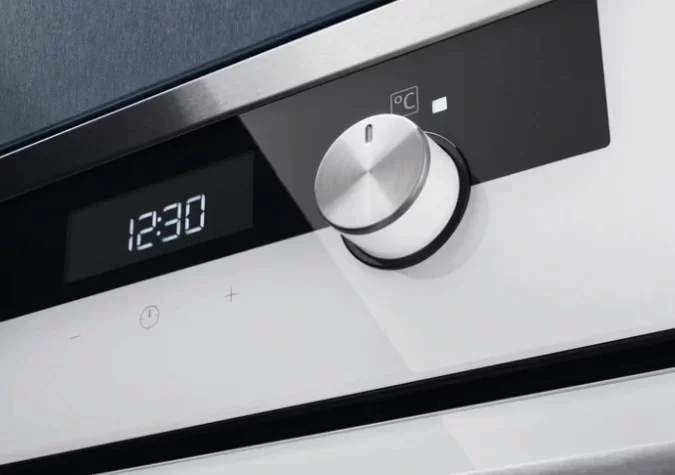 Духовой шкаф Electrolux OKC 5H50 W