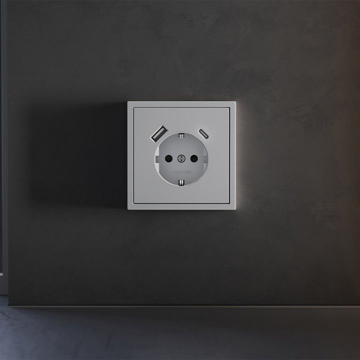 Накладка для розетки с заземлением и со шторками и 2хUSB type A и C Voltum S70 VLS001016