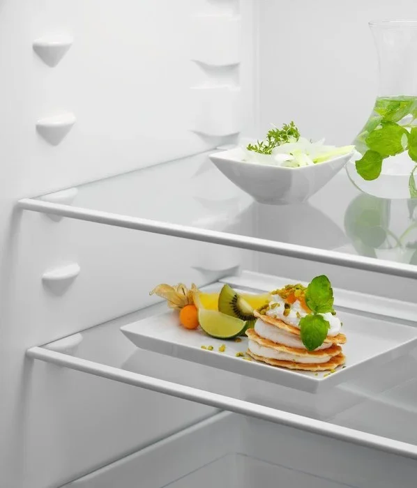 Встраиваемый холодильник Electrolux LND5FE18S