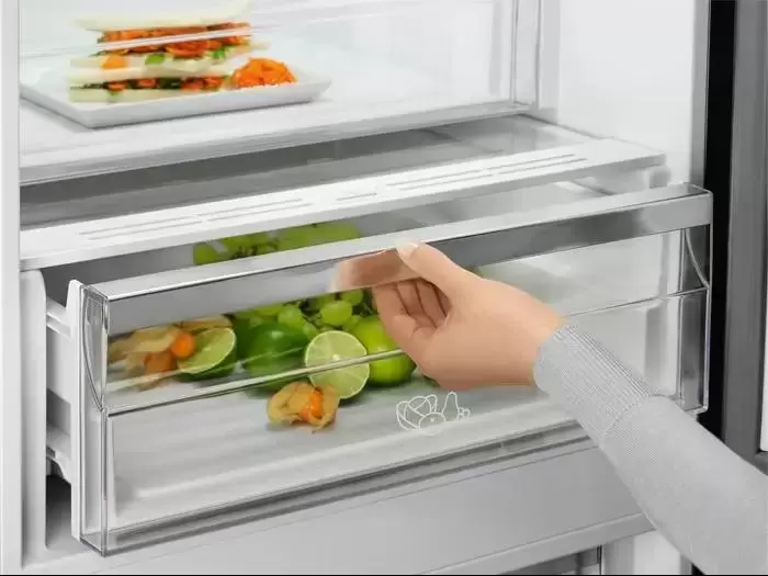 Холодильник Electrolux LNC7ME32W2