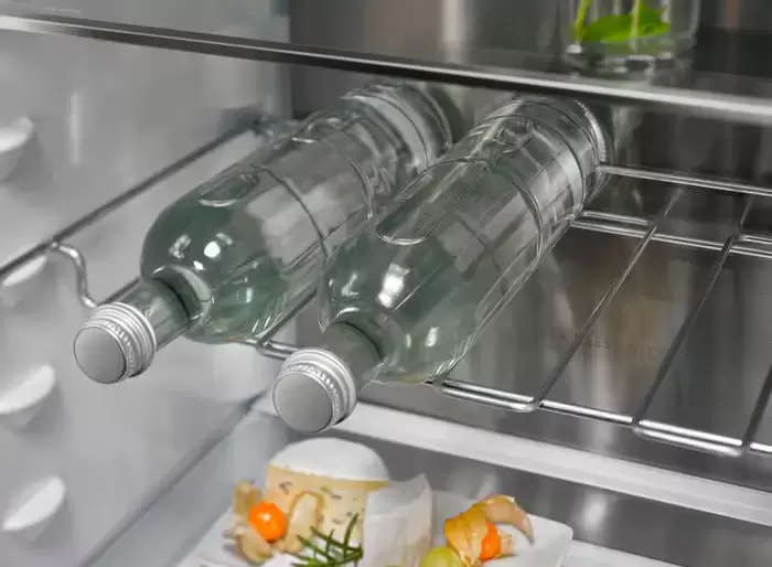 Встраиваемый холодильник Electrolux ENC8MD19S