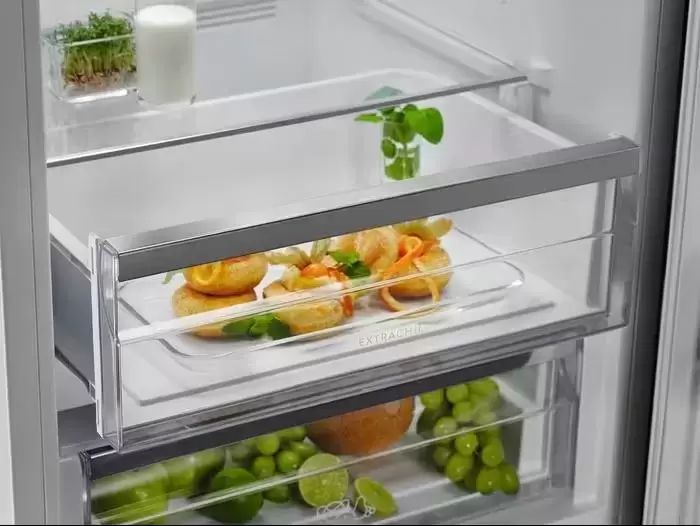Холодильник Electrolux LNC7ME32W2