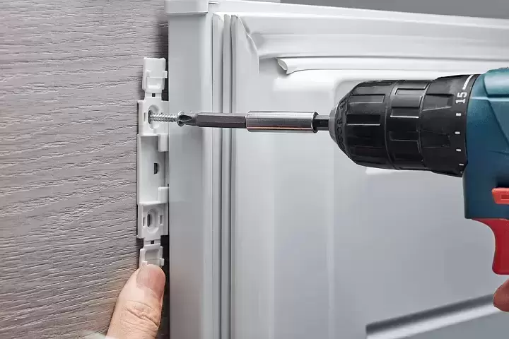 Встраиваемый холодильник Midea MDRE423FGE01