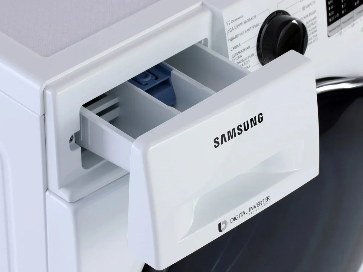 Стирально-сушильная машина Samsung WD70J5410AW