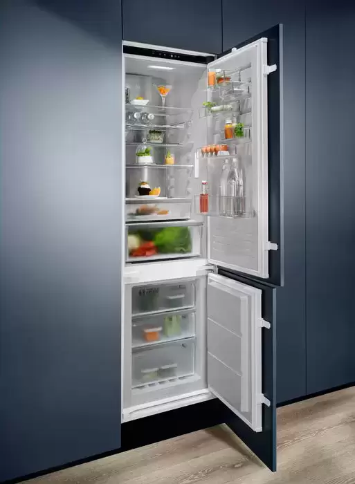 Встраиваемый холодильник Electrolux ENC8MD19S