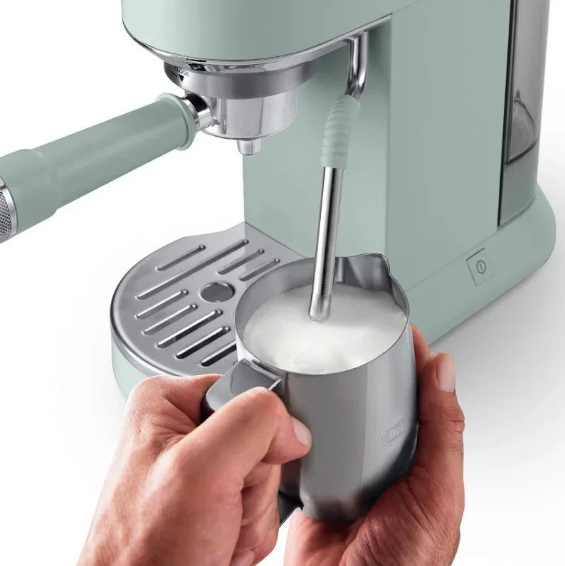 Рожковая кофеварка DeLonghi EC890.GR