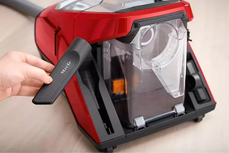 Пылесос Miele SKCF5 Blizzard CX1 Cat&Dog PowerLine манговый красный
