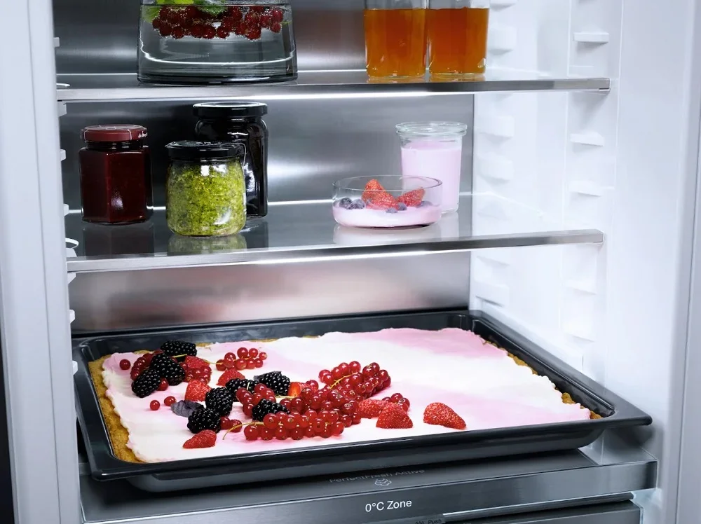 Встраиваемый холодильник Miele K 7747 C