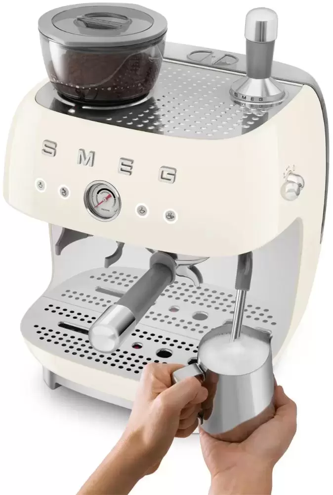 Эспрессо-кофемашина Smeg EGF03CREU