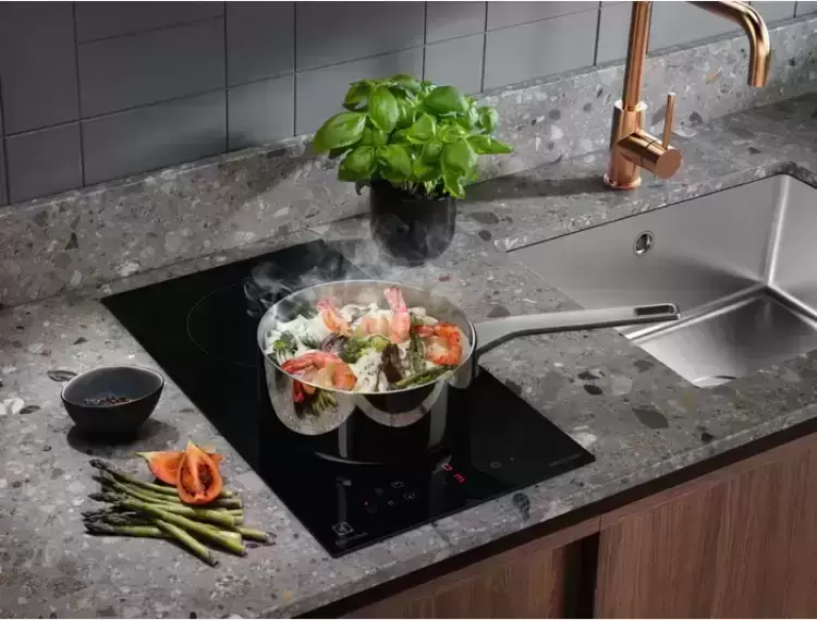 Варочная панель Electrolux LIT 30230 C