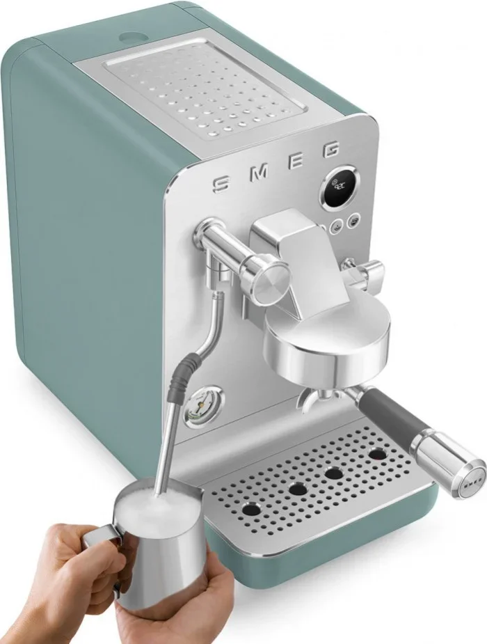Кофемашина-эспрессо Smeg EMC02EGMEU