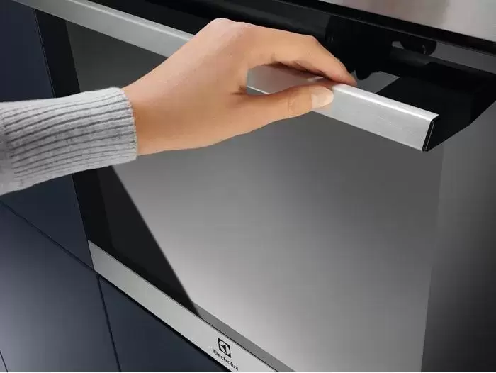Духовой шкаф Electrolux OEM3H40TX
