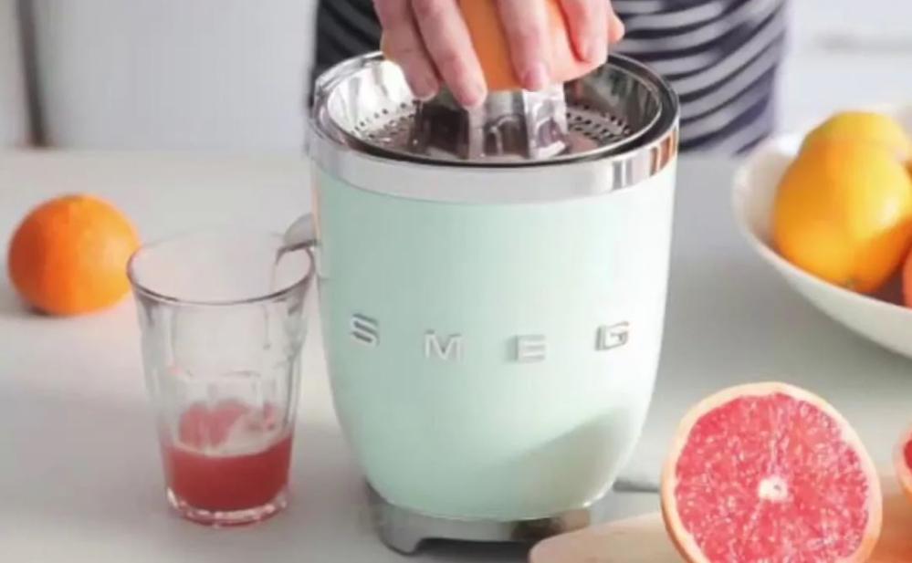 Соковыжималка Smeg CJF01PGEU