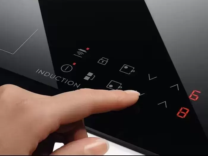 Индукционная варочная панель Electrolux LIR60433B