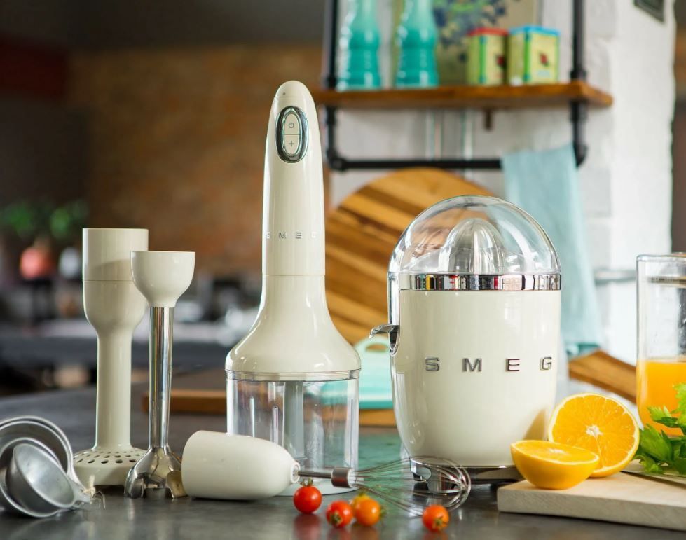 Соковыжималка Smeg CJF01CREU