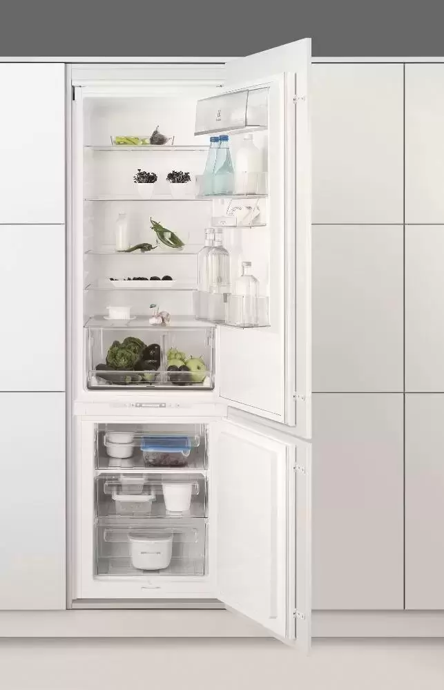 Холодильник Electrolux ENN93111AW