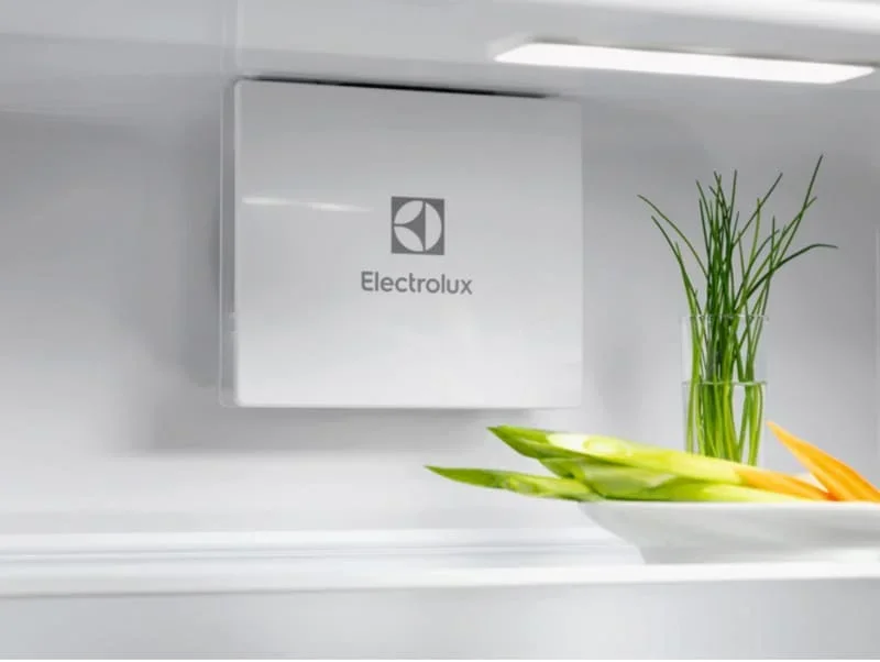 Встраиваемый холодильник Electrolux ERD6DE18S4