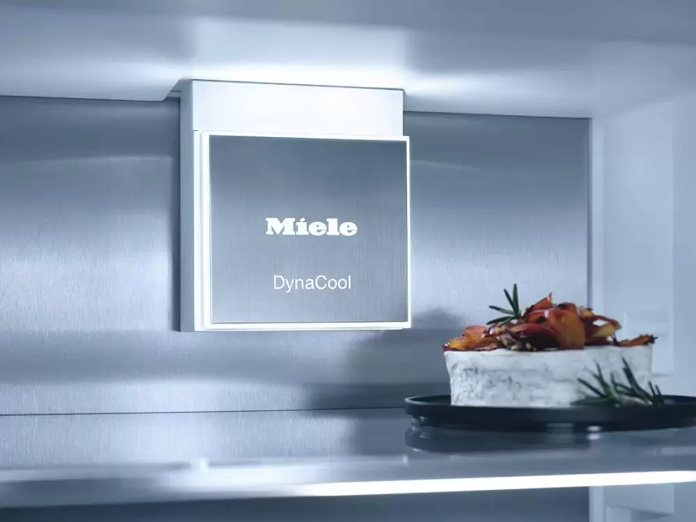 Встраиваемый холодильник Miele KFN 7785 C