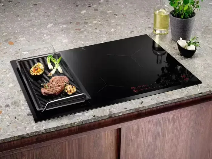 Индукционная варочная панель Electrolux EIS82453