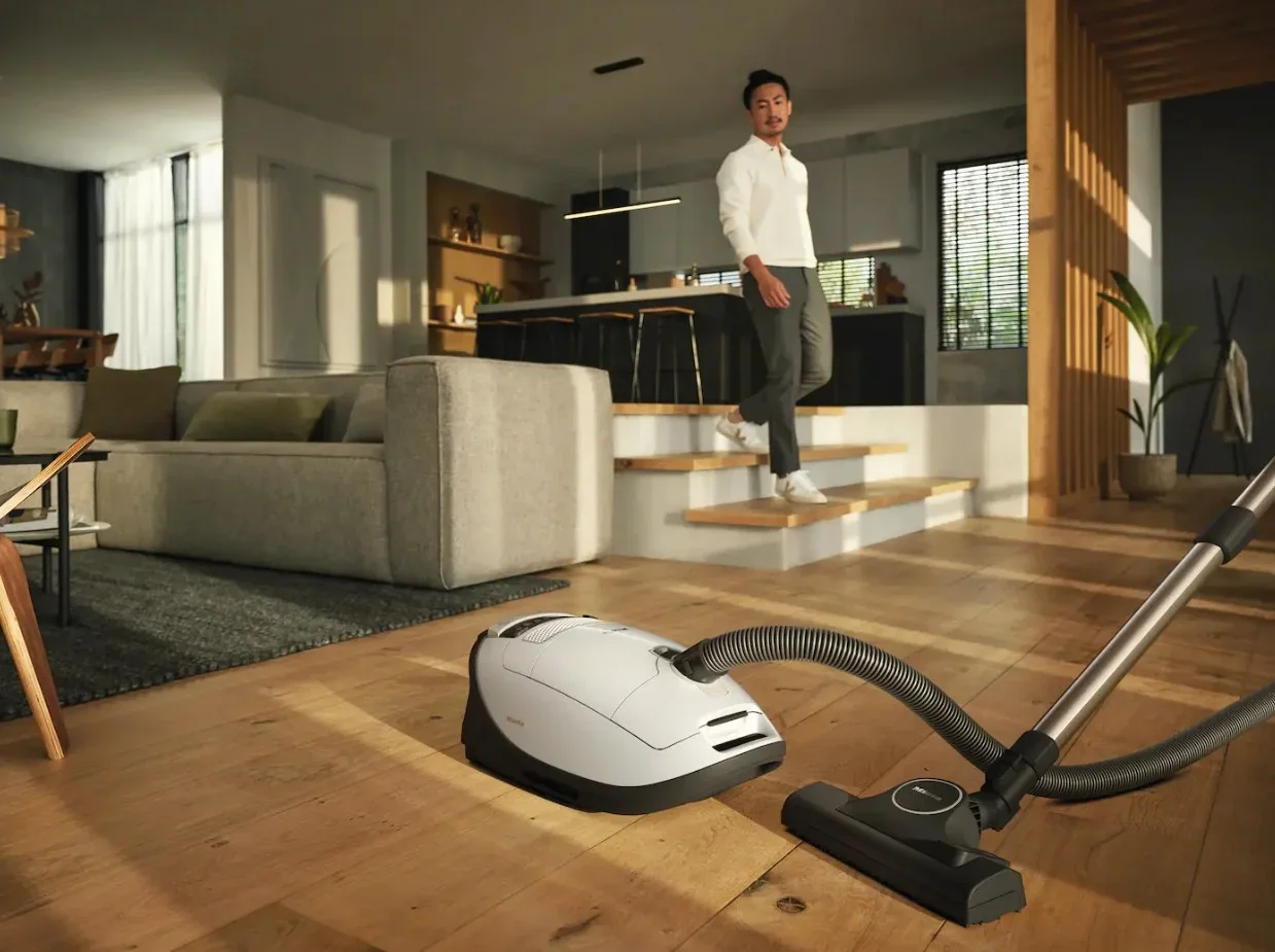 Пылесос Miele SGDA3 Complete C3 125 Edition белый лотос
